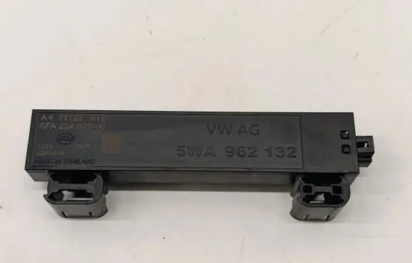 Volkswagen Golf VIII Keyless system antenna 5FA224075