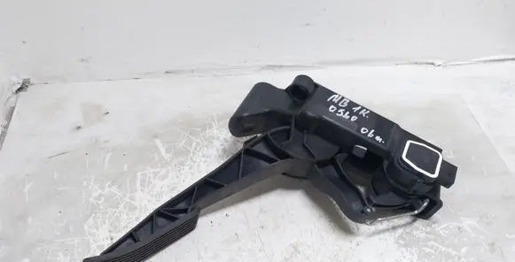 Mercedes-Benz A W169 Accelerator throttle pedal A1693000404