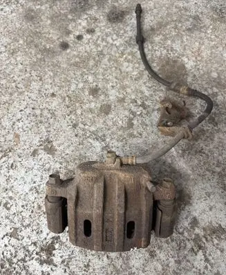 Mitsubishi Outlander Front brake caliper 4605A861