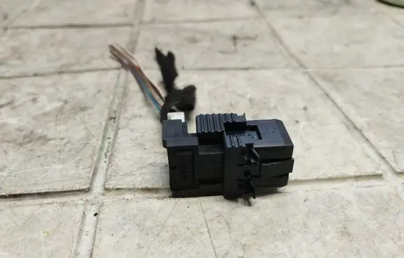 BMW 1 E81 E87 Brake pedal sensor switch 914688962