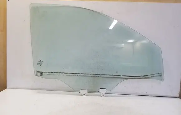 Nissan Navara D23 Front door window glass four-door E143R011583