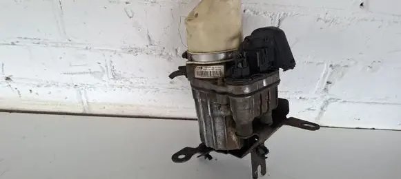 Opel Astra H Power steering pump 13192897
