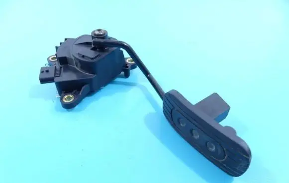 Nissan Tiida C11 Accelerator throttle pedal 18002AX700 IMPRK1335093