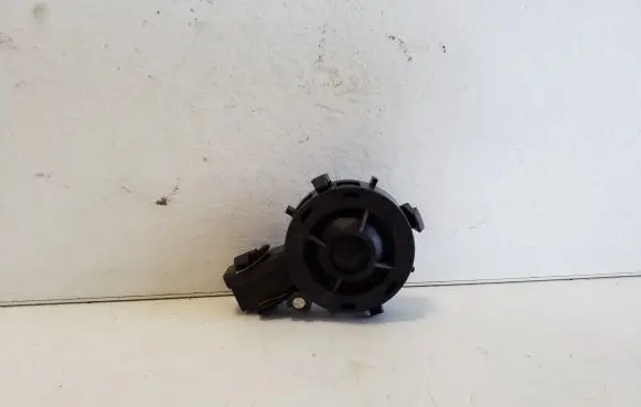 Front door high frequency speaker