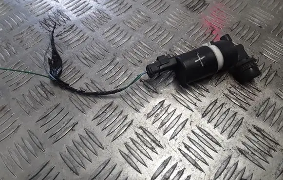 Renault Laguna III Headlight washer pump 9810530077
