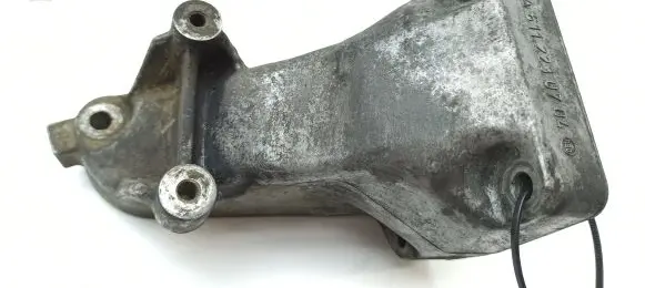 Mercedes-Benz C W203 Engine mounting bracket A6112230704