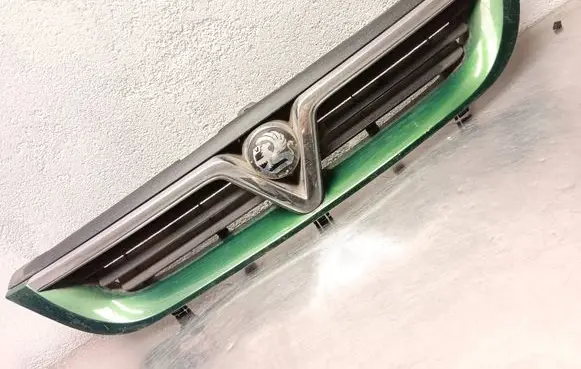 Opel Vectra B Front grill 90505727 005004