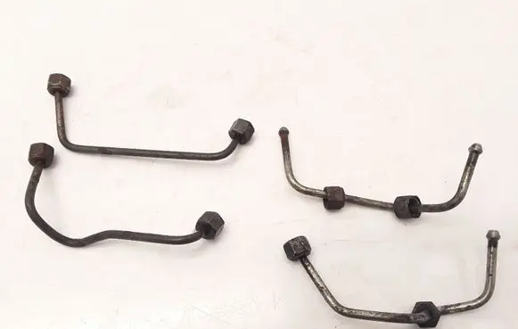 Fuel injector supply line/pipe