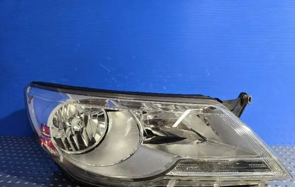 Volkswagen Tiguan Headlight/headlamp 5N1941032AB