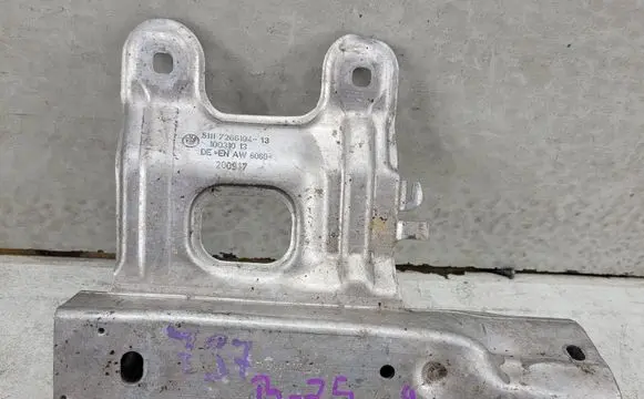 BMW 1 F20 F21 Front bumper mounting bracket 7266194