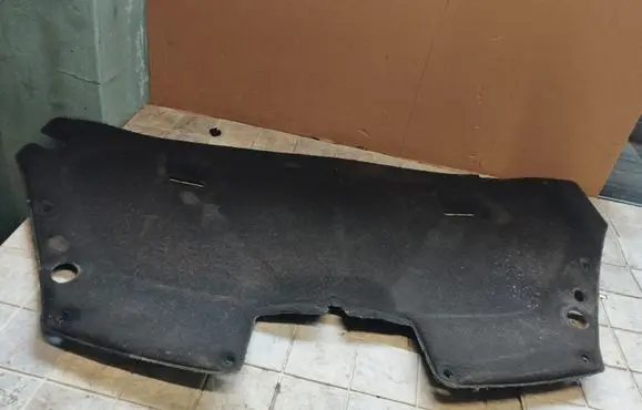 Engine bonnet/hood sound/heat insulation