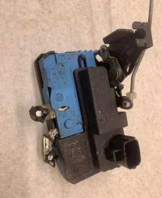 Volvo V70 Front door lock 9141701