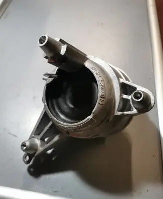 Mercedes-Benz E W214 Engine mount bracket A2142401900 16278095