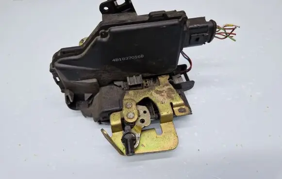 Audi A6 S6 C5 4B Front door lock 4B1837016B