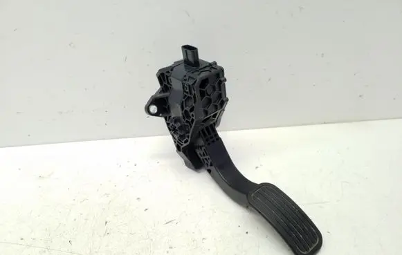 Toyota Prius (XW50) Accelerator throttle pedal 7811012101 2701001360