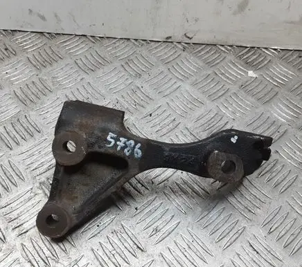 Honda HR-V Engine mounting bracket