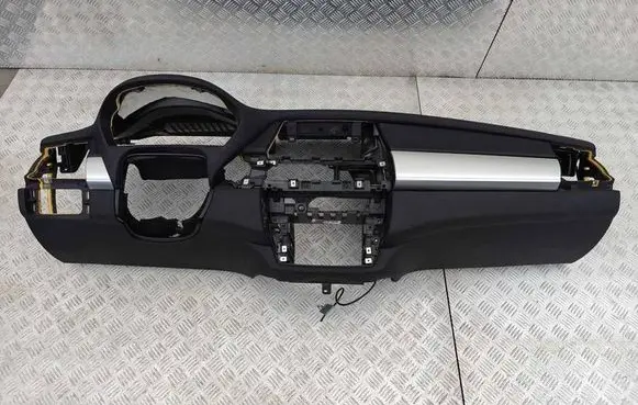 BMW X5 E70 Dashboard 70W101104 272111345231 MM2700T2