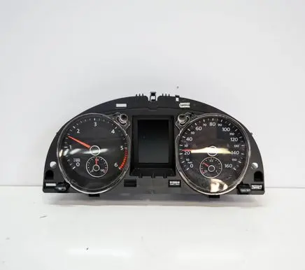 Volkswagen PASSAT B7 Speedometer (instrument cluster) 3AA920970A