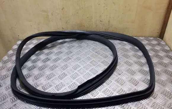 Mercedes-Benz ML W164 Rear door rubber seal (on body) A1646900176