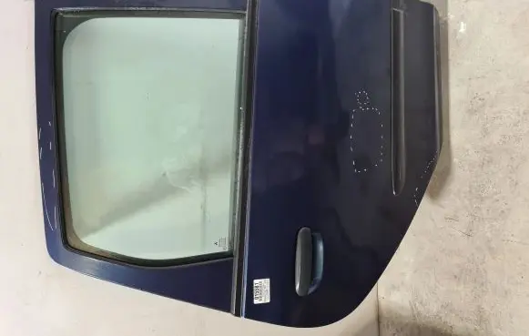 Mitsubishi Colt Rear door