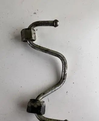 Fuel injector supply line/pipe