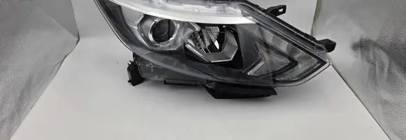 Nissan Qashqai Headlight/headlamp 10018015