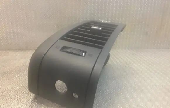 Nissan Murano Z50 Dashboard air vent grill cover trim 68761CB000