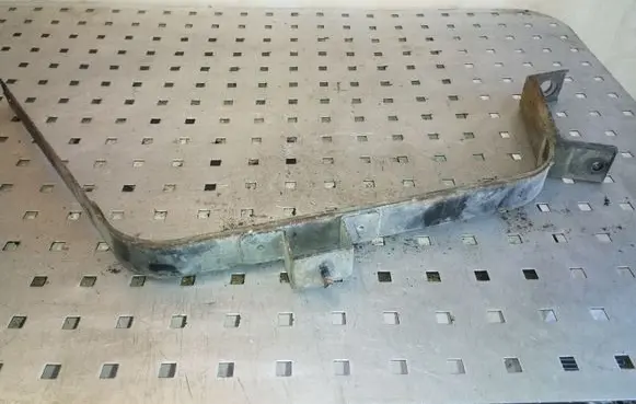 Fuel tank mounting bracket