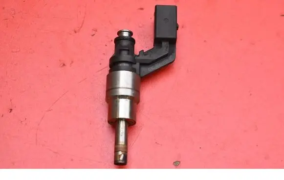 Skoda Octavia Mk2 (1Z) Fuel injector 03C906036A
