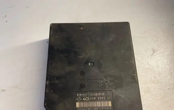 Renault Megane III Fuse module 284B61871R 519339402 9637416880