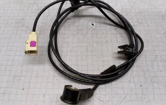 Volkswagen Transporter - Caravelle T5 Aerial GPS antenna 7H0035550T