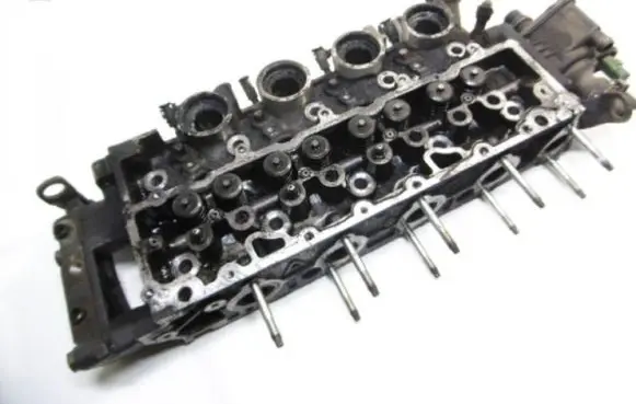 Peugeot 206 CC Engine head 9643477110