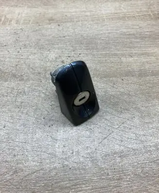 Ford C-MAX I Front door lock (next to the handle) 3M5AR21990A
