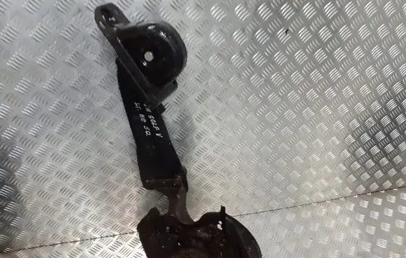 Volkswagen Golf V Stub axle 