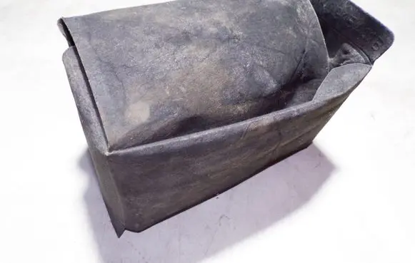 Battery box tray