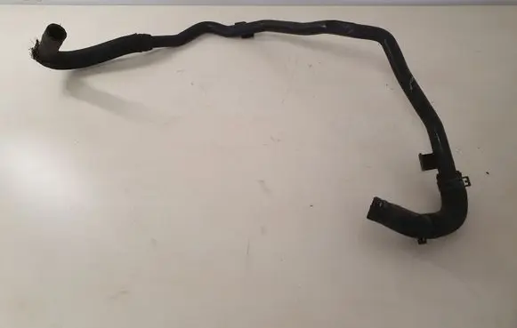 Volkswagen PASSAT B6 Engine coolant pipe/hose 5N0121070F