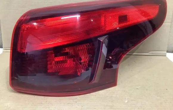 Nissan Rogue Rear/tail lights 22023756