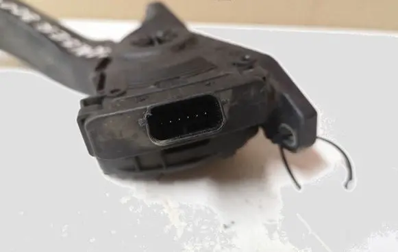 Chrysler 300 - 300C Accelerator throttle pedal 6PV93390304 04861714AB