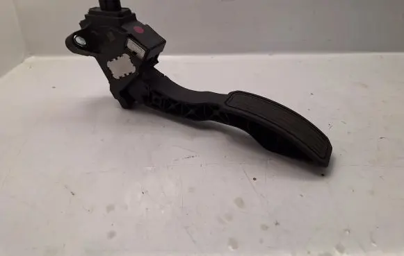 Toyota Avensis T270 Accelerator throttle pedal 7811002021 10160A