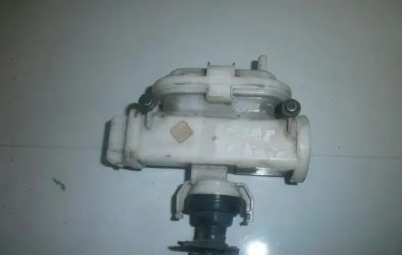 Volkswagen PASSAT B4 Central locking vacuum pump 357862153