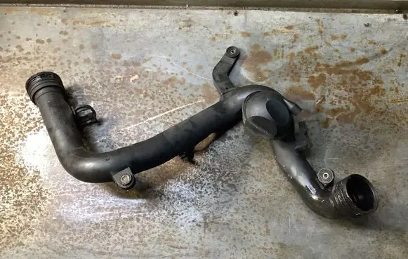 Volkswagen Jetta V Intercooler hose/pipe 1K0145762 1K0145770B