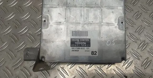 Toyota Avensis T250 Engine control unit/module 8966105821