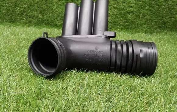 Volkswagen Jetta VI Air intake hose/pipe 04E129651C