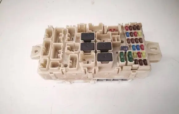 Mitsubishi L200 Fuse box set 