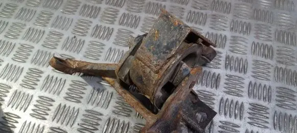 Ford Mondeo MK I Engine mount bracket 93bb7m124ah 93bb-7m124-ah