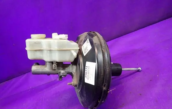 Skoda Fabia Mk2 (5J) Brake booster 