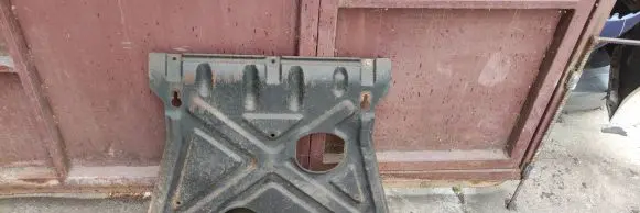 Jeep Grand Cherokee (WK) Engine splash shield/under tray