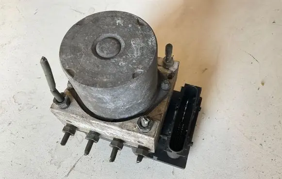 Nissan Almera N16 ABS Pump 0265231317