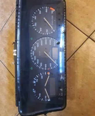 Volkswagen PASSAT B3 Speedometer (instrument cluster) 110008473016 357919033cs