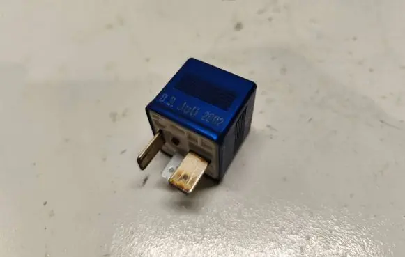 Audi A6 S6 C5 4B Other relay 8A0951253